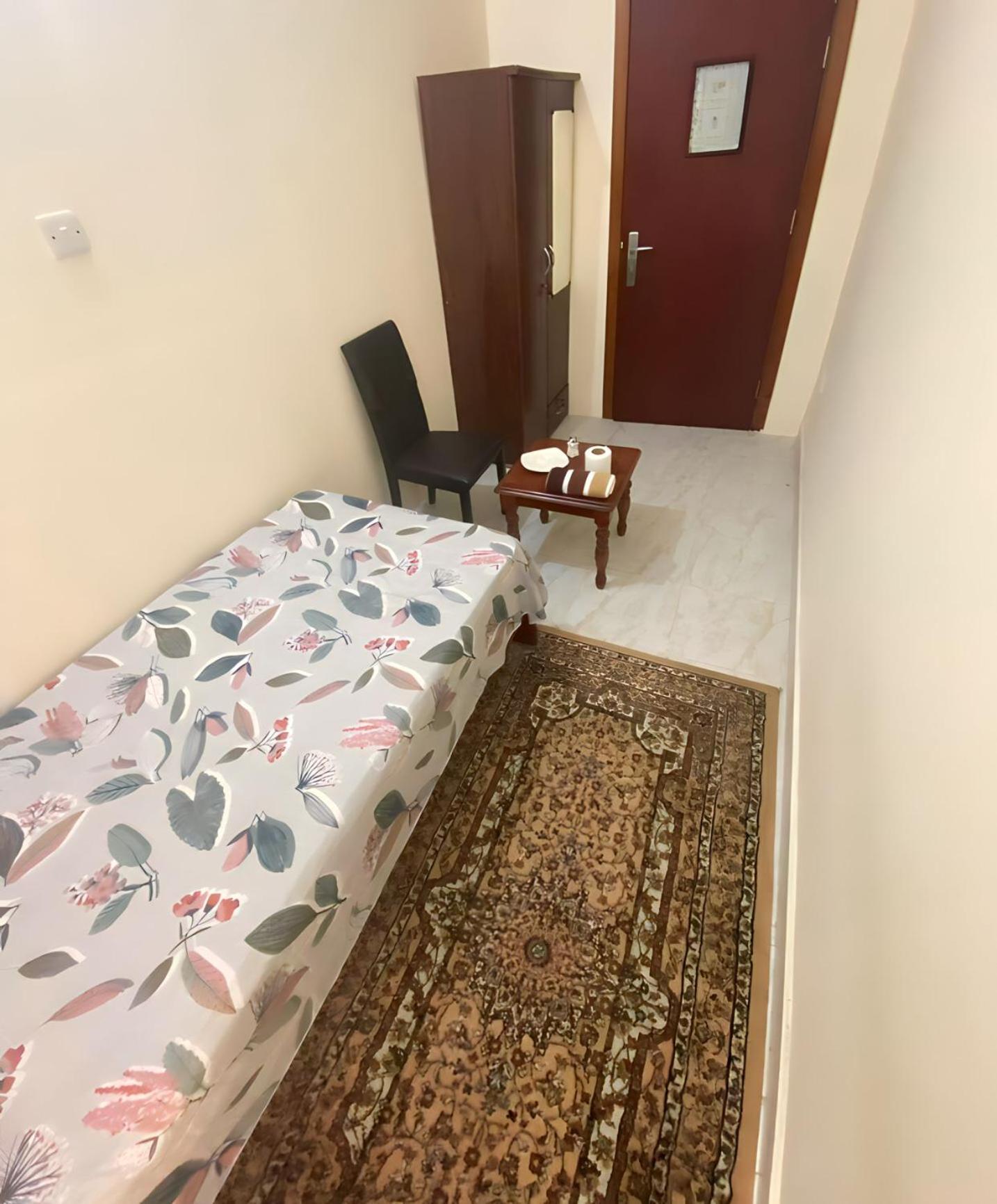 Abu Dhabi Comfortable Hostel Bagian luar foto